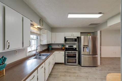 404 E Wood St, Colfax, IL 61728 photo 10