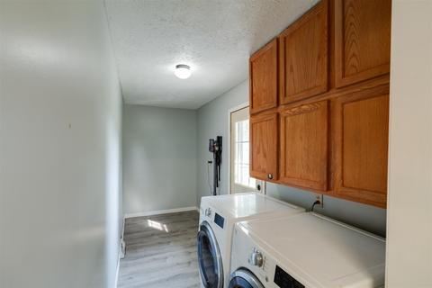 404 E Wood St, Colfax, IL 61728 photo 11