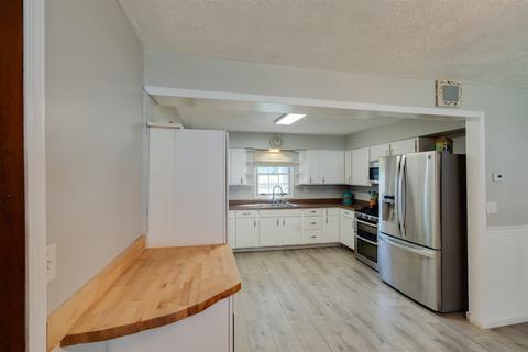 404 E Wood St, Colfax, IL 61728 photo 9
