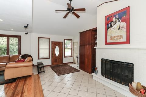 517 Oak Dr, East Dundee, IL 60118 photo 3