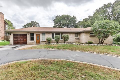 517 Oak Dr, East Dundee, IL 60118 photo 1