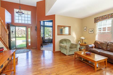 783 Meadow Dr, Des Plaines, IL 60016 photo 4