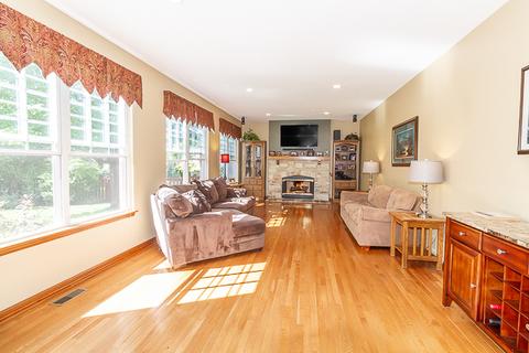783 Meadow Dr, Des Plaines, IL 60016 photo 9