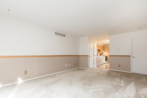 103 S Towanda Ave #8, Normal, IL 61761 photo 3
