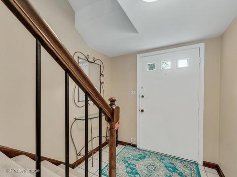 1932 Whitingham Ln, Hoffman Estates, IL 60169 photo 2