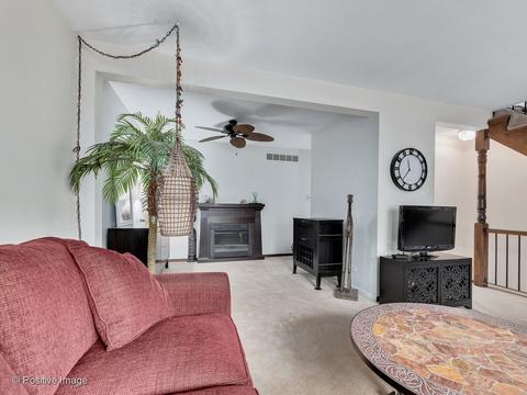 1932 Whitingham Ln, Hoffman Estates, IL 60169 photo 4
