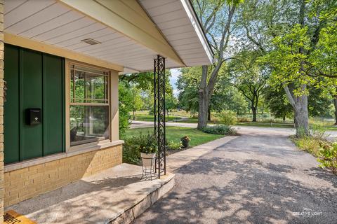719 Lakeside Dr, Wheaton, IL 60187 photo 3