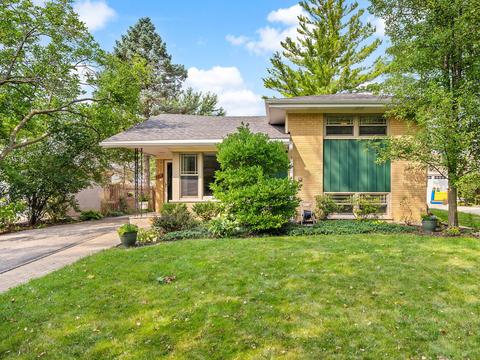 719 Lakeside Dr, Wheaton, IL 60187 photo 1