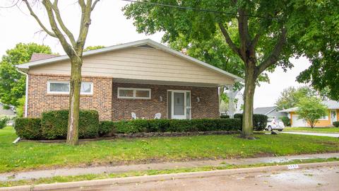 1903 10th St, Peru, IL 61354 photo 4