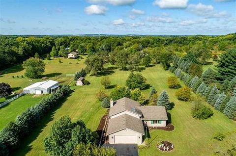 10874 Hamborg Rd, Roscoe, IL 61073 photo 2
