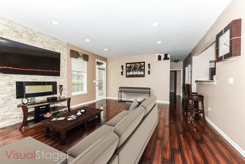 1949 Blackberry Ln, Hoffman Estates, IL 60169 photo 2