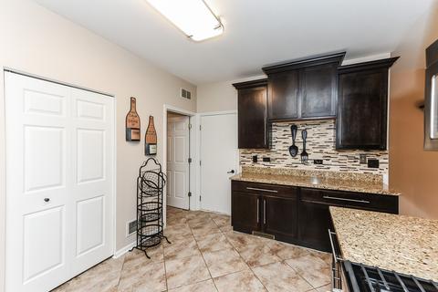 1949 Blackberry Ln, Hoffman Estates, IL 60169 photo 13