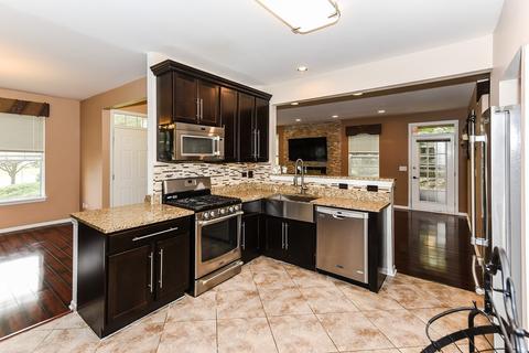 1949 Blackberry Ln, Hoffman Estates, IL 60169 photo 12