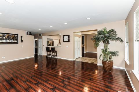 1949 Blackberry Ln, Hoffman Estates, IL 60169 photo 5