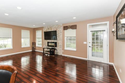 1949 Blackberry Ln, Hoffman Estates, IL 60169 photo 3