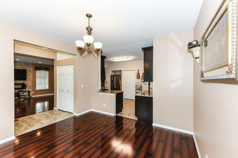 1949 Blackberry Ln, Hoffman Estates, IL 60169 photo 11