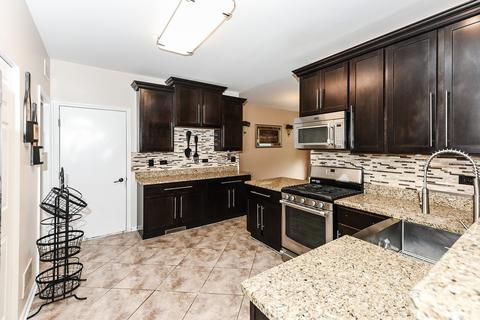 1949 Blackberry Ln, Hoffman Estates, IL 60169 photo 15