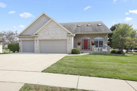 16 Emerald Crest Ct, Bloomington, IL 61705 photo 2