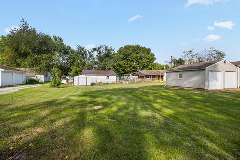 413 E Larmon St, Tolono, IL 61880 photo 6