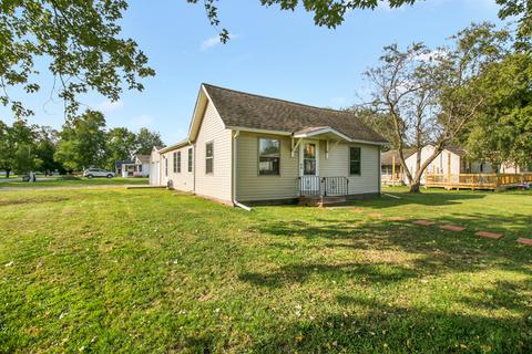 413 E Larmon St, Tolono, IL 61880 photo 3