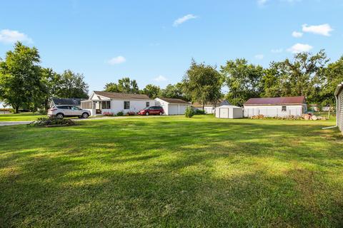 413 E Larmon St, Tolono, IL 61880 photo 5