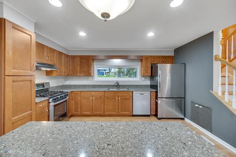 62 Hampton Rd, Montgomery, IL 60538 photo 5