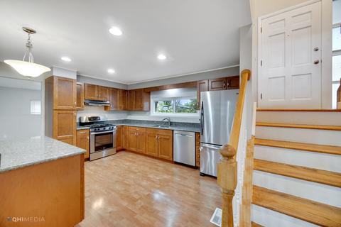 62 Hampton Rd, Montgomery, IL 60538 photo 4