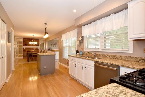 712 Holly Dr, Bartlett, IL 60103 photo 9