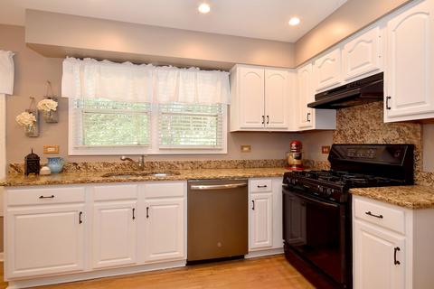 712 Holly Dr, Bartlett, IL 60103 photo 8