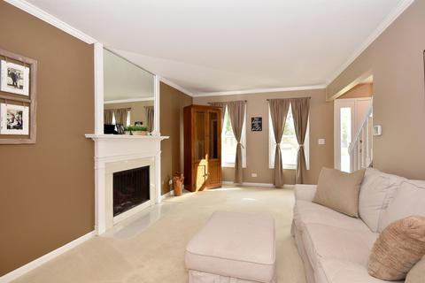 712 Holly Dr, Bartlett, IL 60103 photo 3