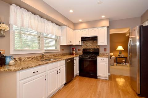 712 Holly Dr, Bartlett, IL 60103 photo 7