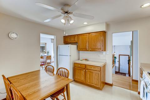 1303 Briarcliffe Blvd, Wheaton, IL 60189 photo 11