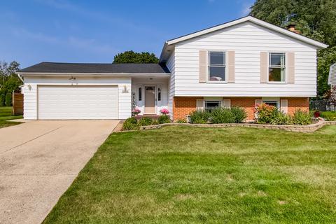 1303 Briarcliffe Blvd, Wheaton, IL 60189 photo 1