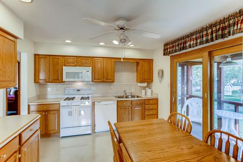 1303 Briarcliffe Blvd, Wheaton, IL 60189 photo 9