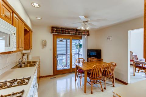1303 Briarcliffe Blvd, Wheaton, IL 60189 photo 10