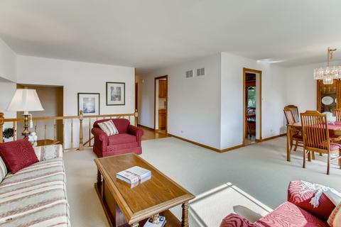 1303 Briarcliffe Blvd, Wheaton, IL 60189 photo 7