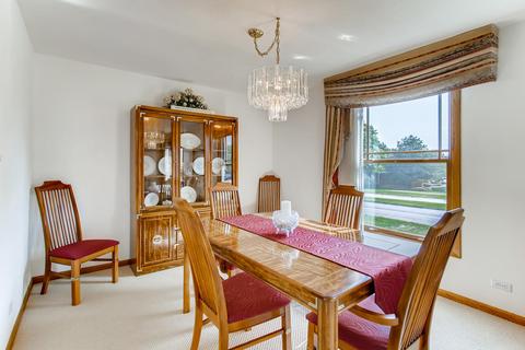1303 Briarcliffe Blvd, Wheaton, IL 60189 photo 8