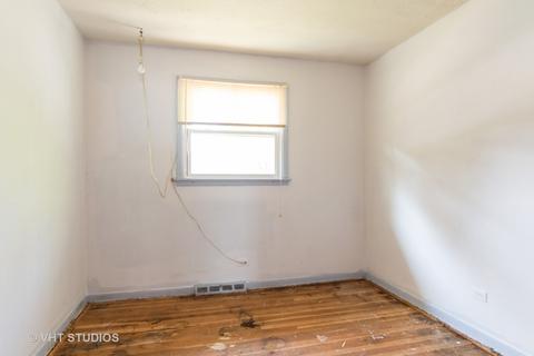 235 S Mill Rd, Addison, IL 60101 photo 10