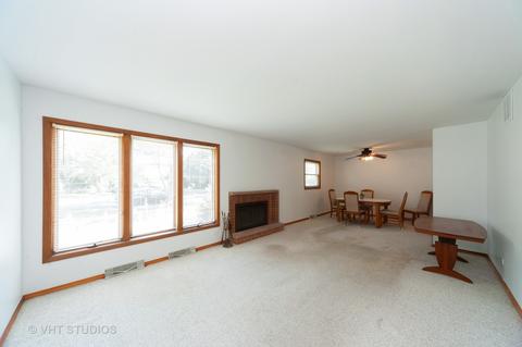 1001 Valley Stream Dr, Wheeling, IL 60090 photo 3