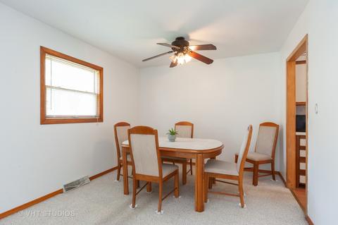 1001 Valley Stream Dr, Wheeling, IL 60090 photo 4