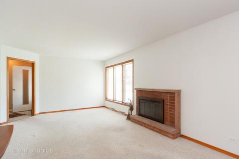 1001 Valley Stream Dr, Wheeling, IL 60090 photo 2