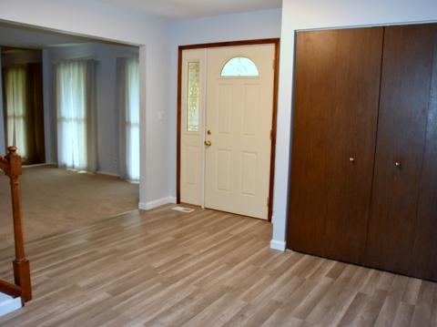685 Randi Ln, Hoffman Estates, IL 60169 photo 4