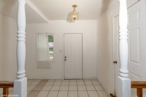 16243 Winchester Ave, Markham, IL 60428 photo 2