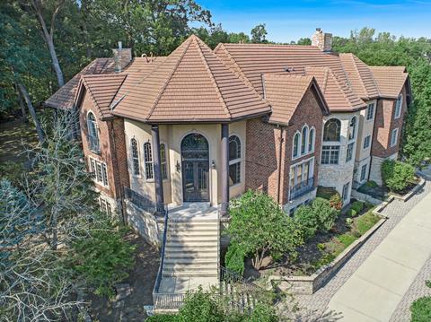 9286 Falling Waters E Dr, Burr Ridge, IL 60527 photo 2
