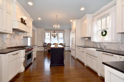 249 E Saint Charles Rd, Elmhurst, IL 60126 photo 3