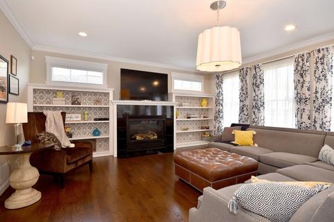 249 E Saint Charles Rd, Elmhurst, IL 60126 photo 18