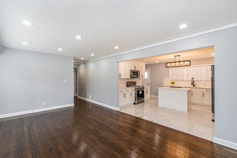 1084 E Algonquin Rd, Des Plaines, IL 60016 photo 6