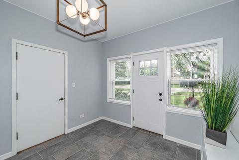 1084 E Algonquin Rd, Des Plaines, IL 60016 photo 15