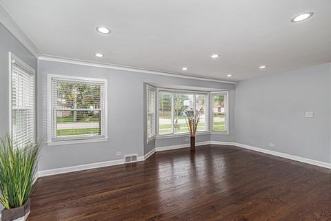 1084 E Algonquin Rd, Des Plaines, IL 60016 photo 3