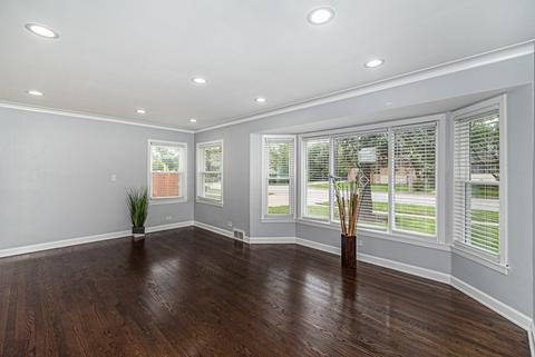 1084 E Algonquin Rd, Des Plaines, IL 60016 photo 4